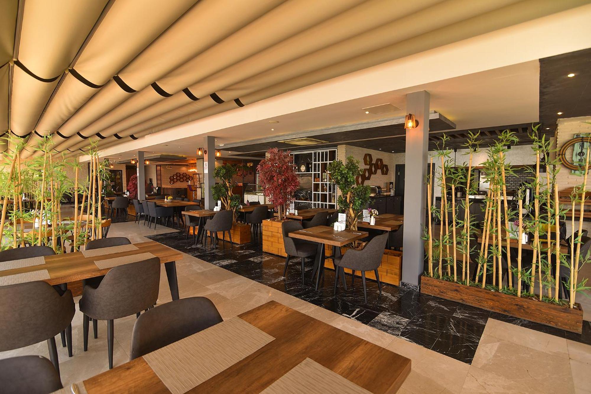 Royal Comfort Hotel Arakli Luaran gambar