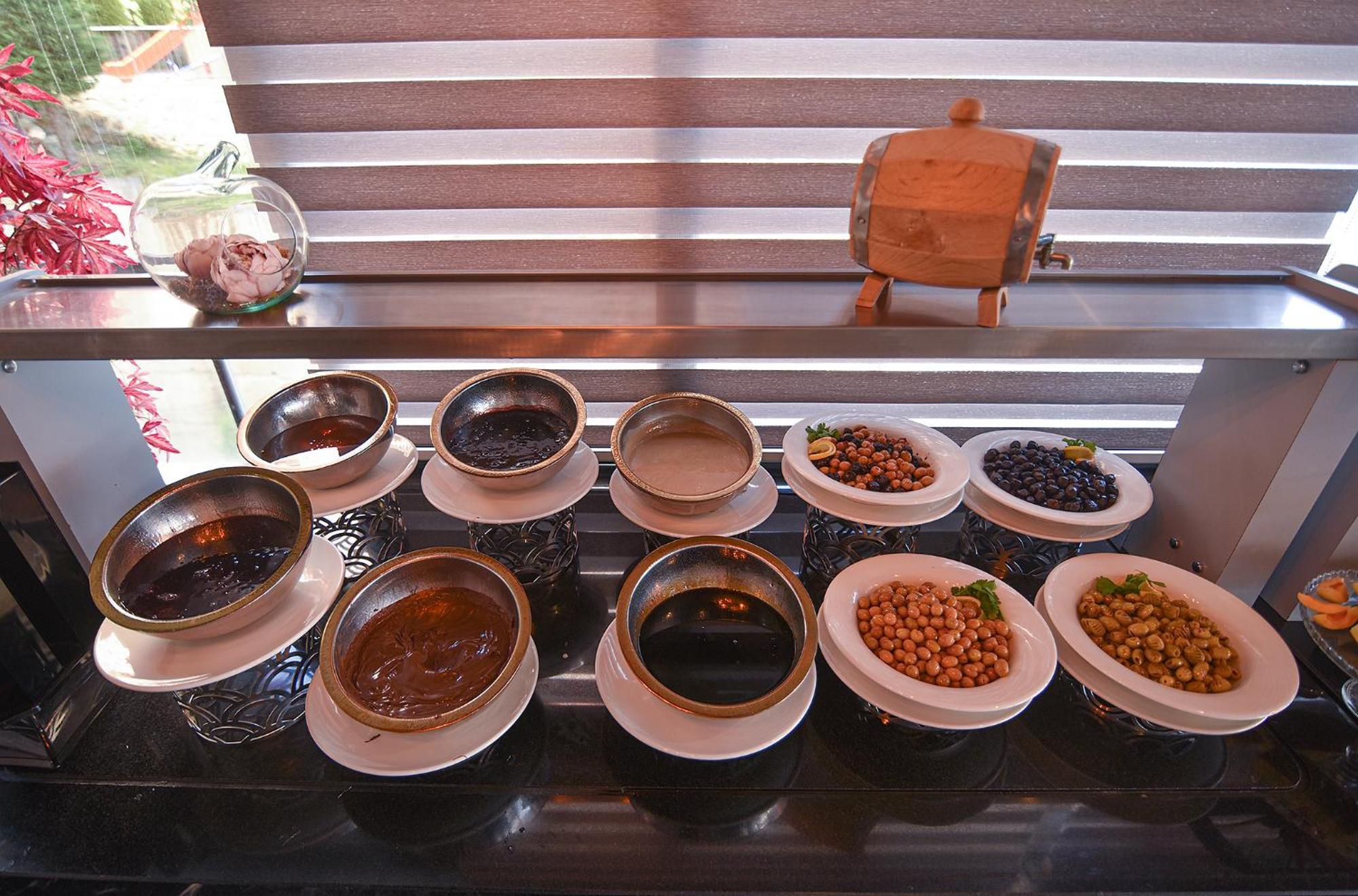 Royal Comfort Hotel Arakli Luaran gambar