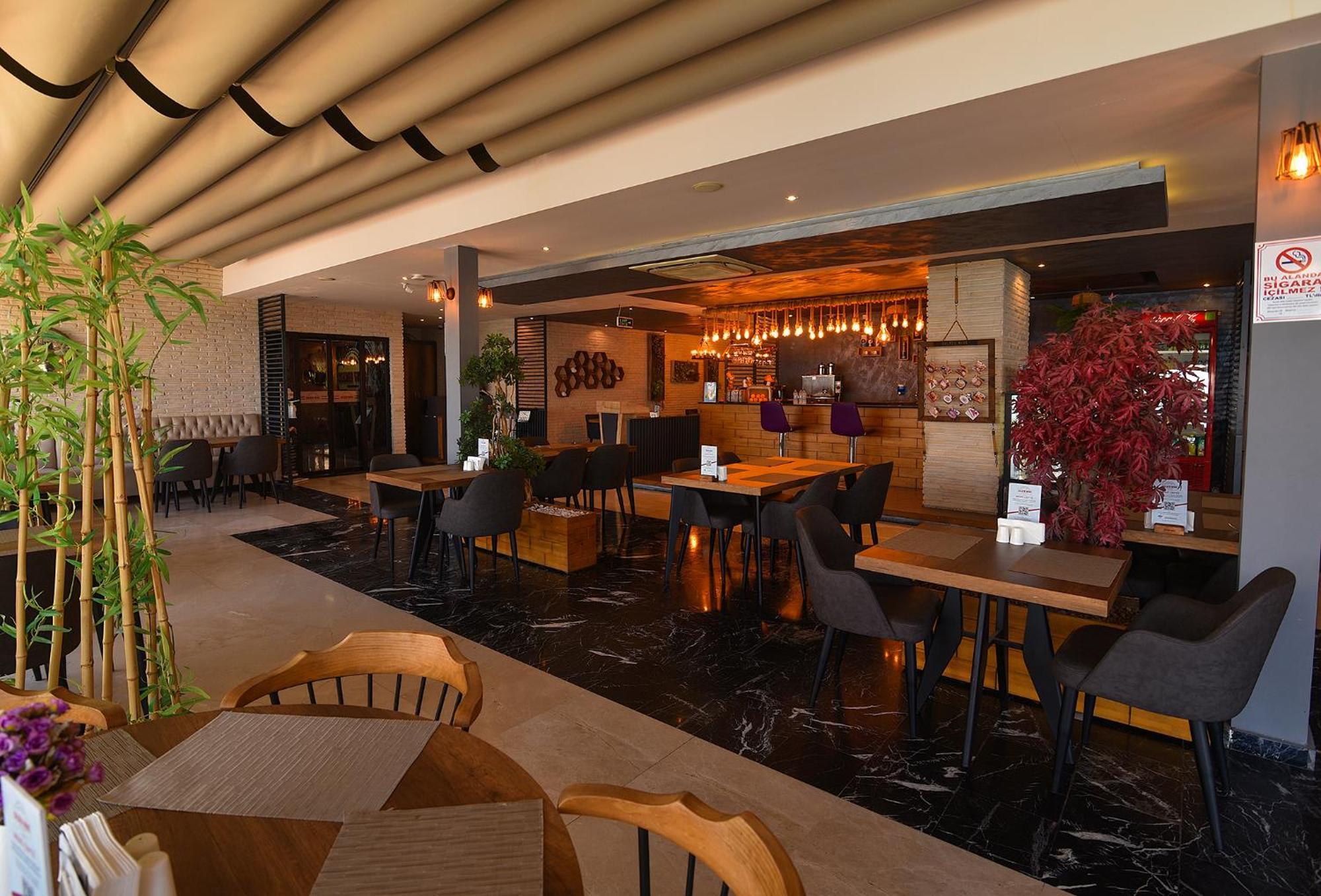 Royal Comfort Hotel Arakli Luaran gambar