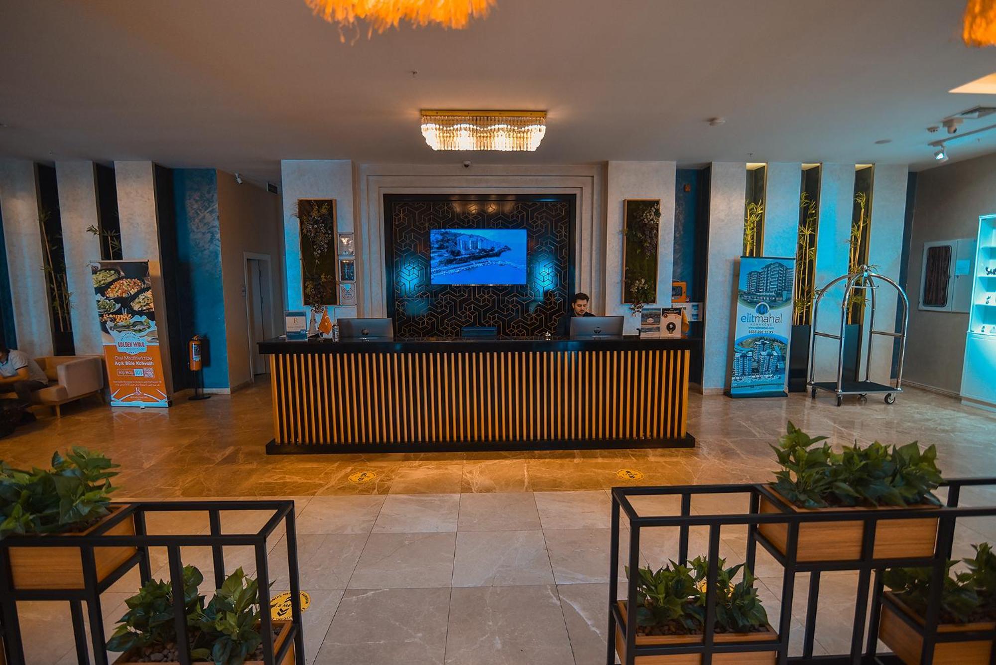 Royal Comfort Hotel Arakli Luaran gambar