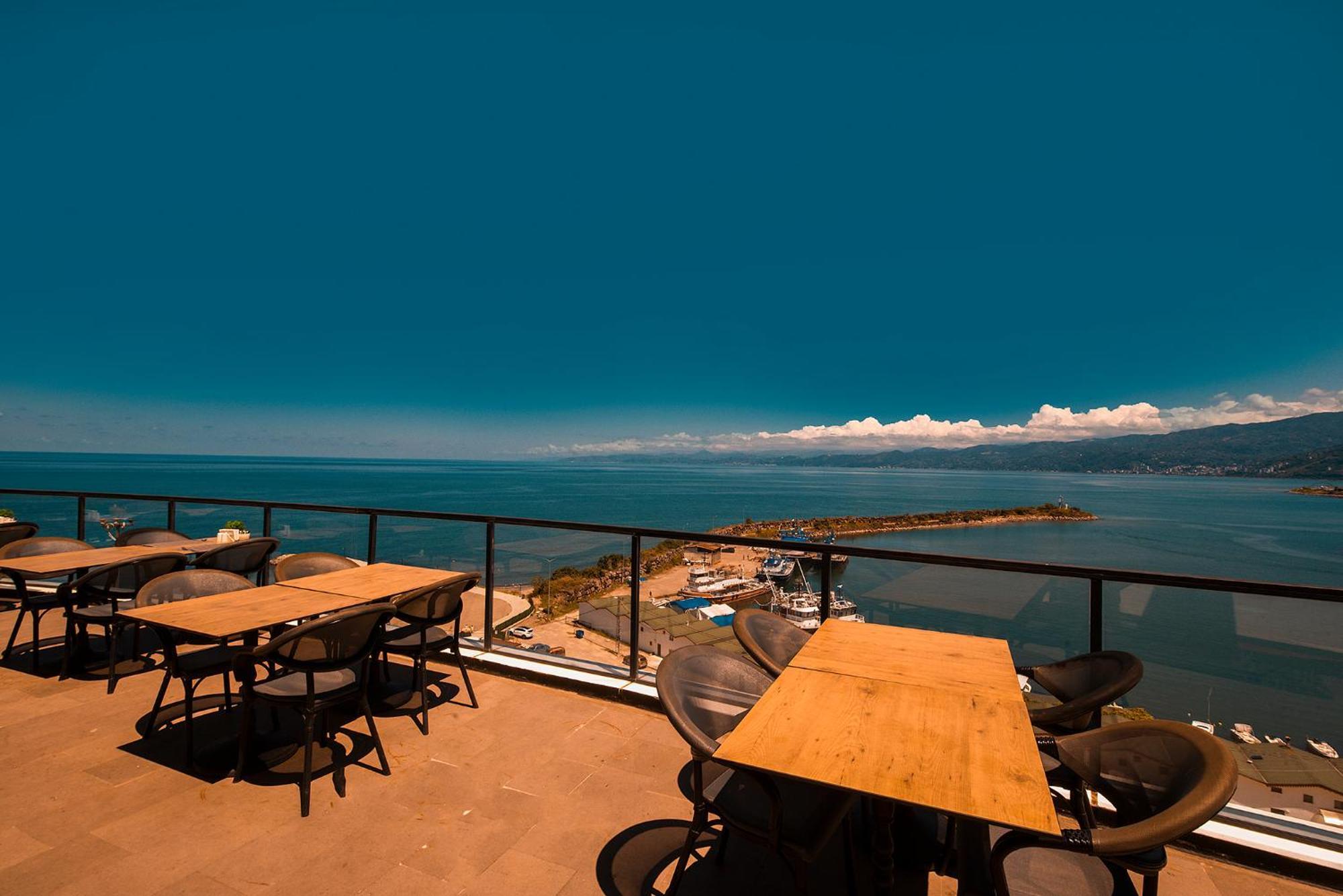 Royal Comfort Hotel Arakli Luaran gambar