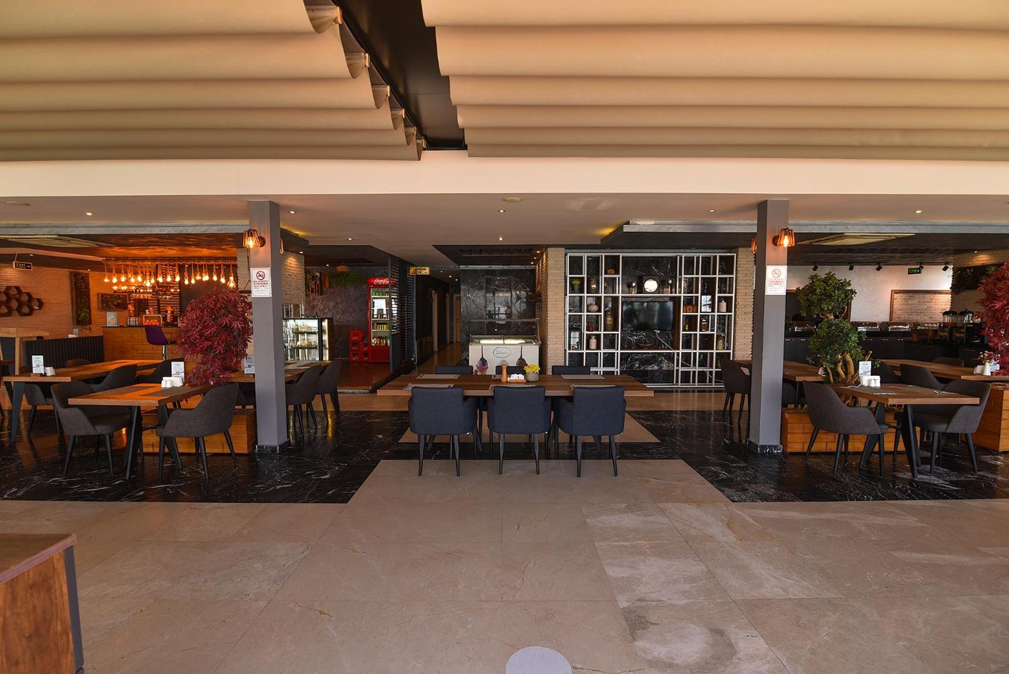 Royal Comfort Hotel Arakli Luaran gambar