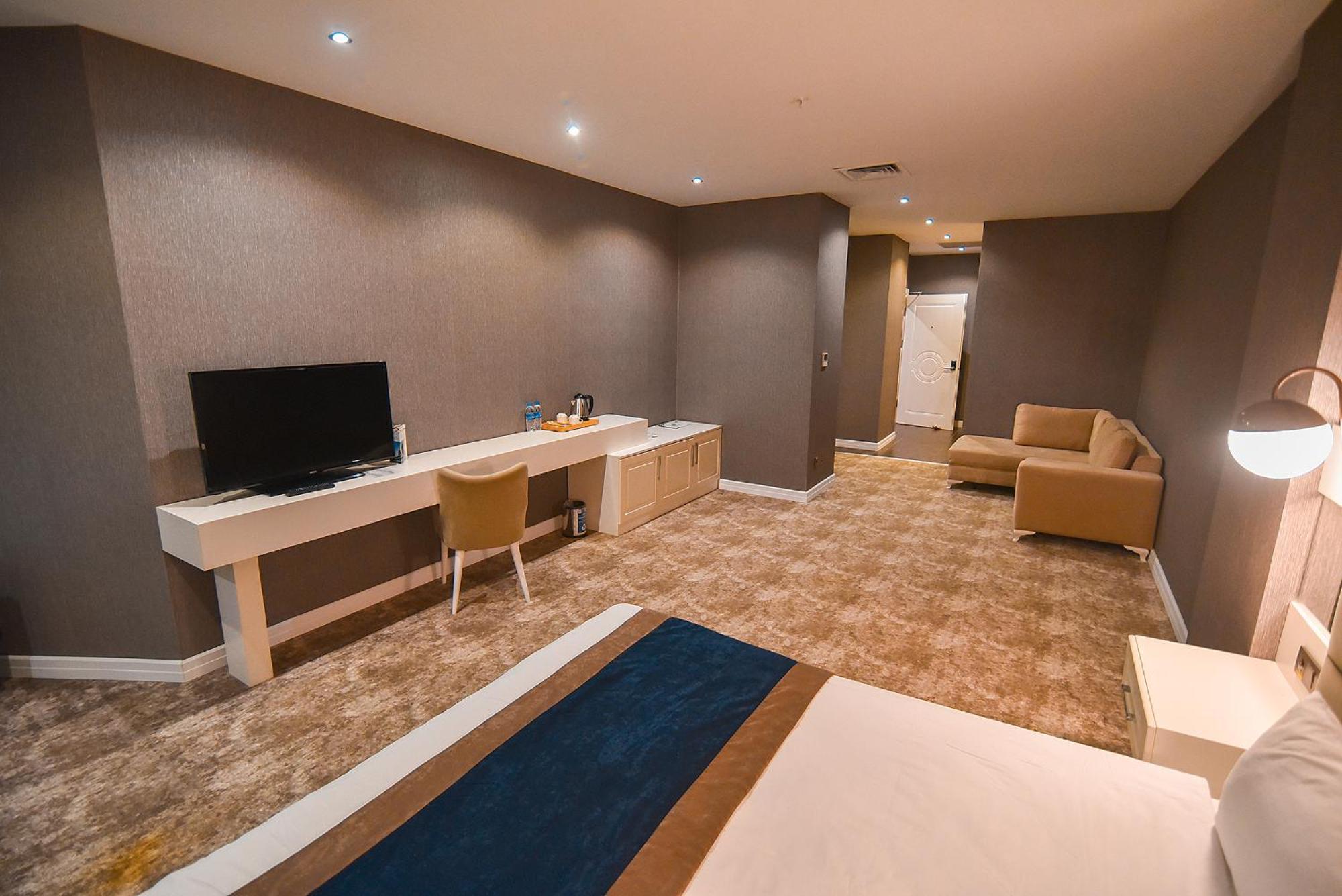 Royal Comfort Hotel Arakli Luaran gambar