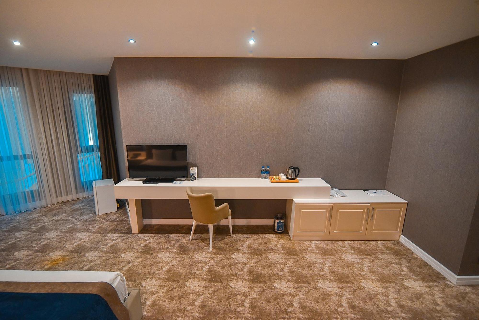 Royal Comfort Hotel Arakli Luaran gambar