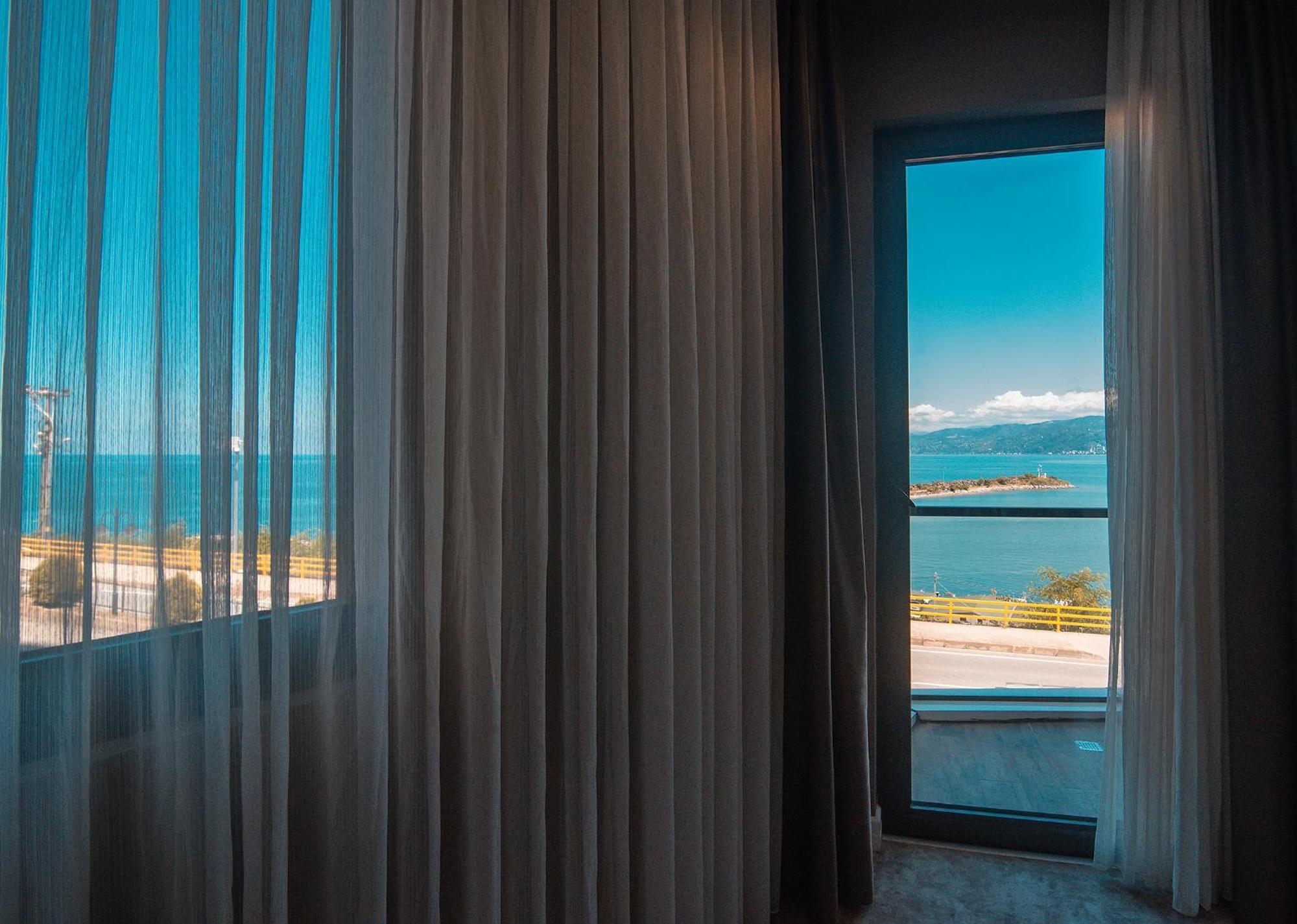 Royal Comfort Hotel Arakli Luaran gambar