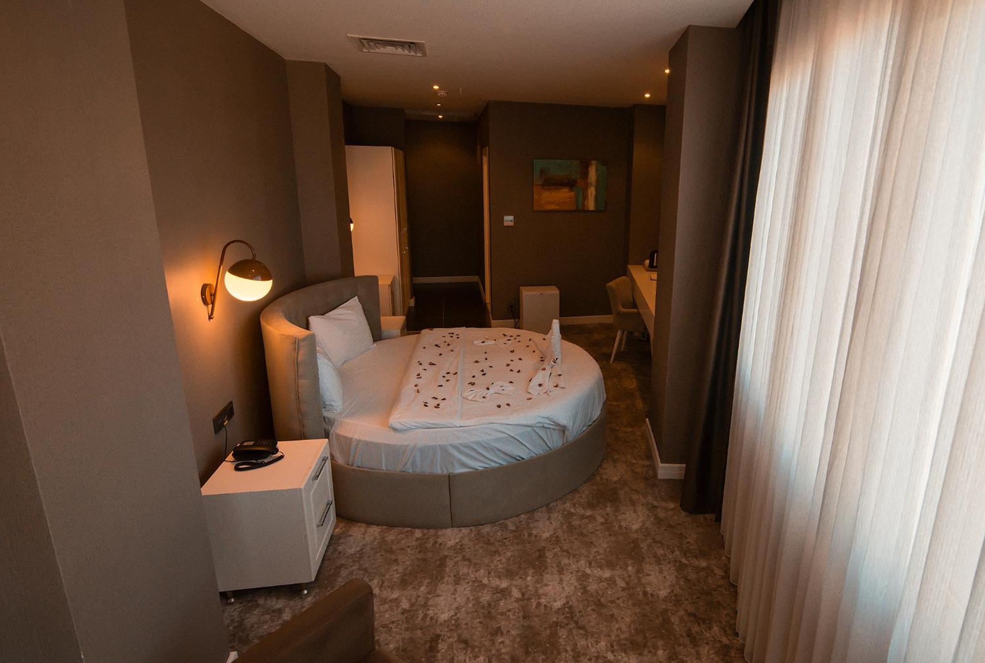 Royal Comfort Hotel Arakli Luaran gambar